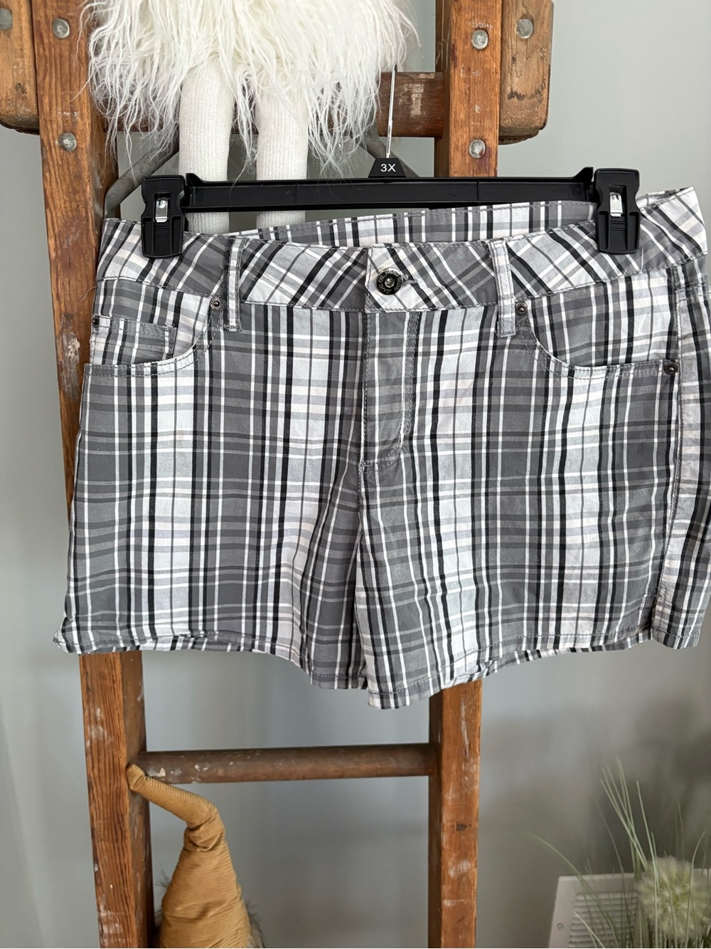 Plaid Cotton Blend Women’s Shorts - Gray/White